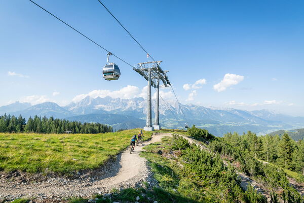 Gondola leads directly to the Gasselhöh Hut